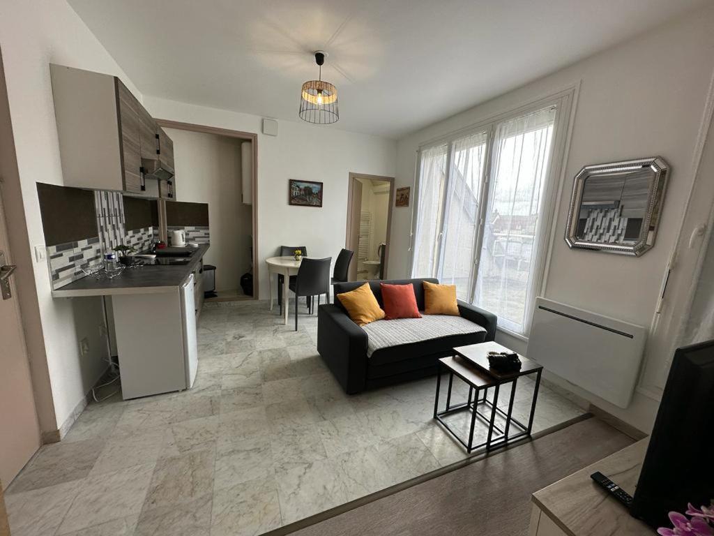 Spacious Flat Close To The Railway Station 特鲁瓦 外观 照片