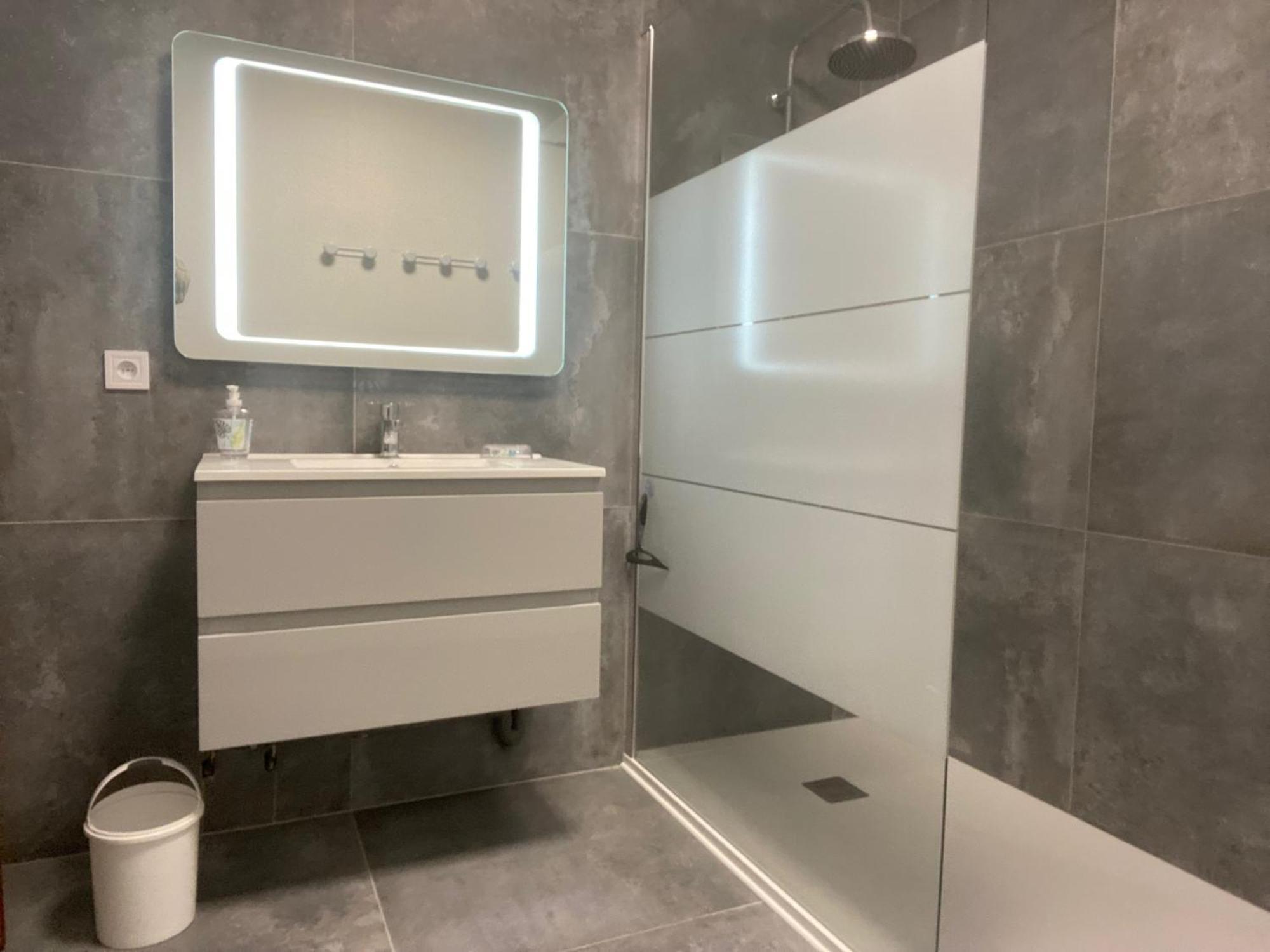 Spacious Flat Close To The Railway Station 特鲁瓦 客房 照片