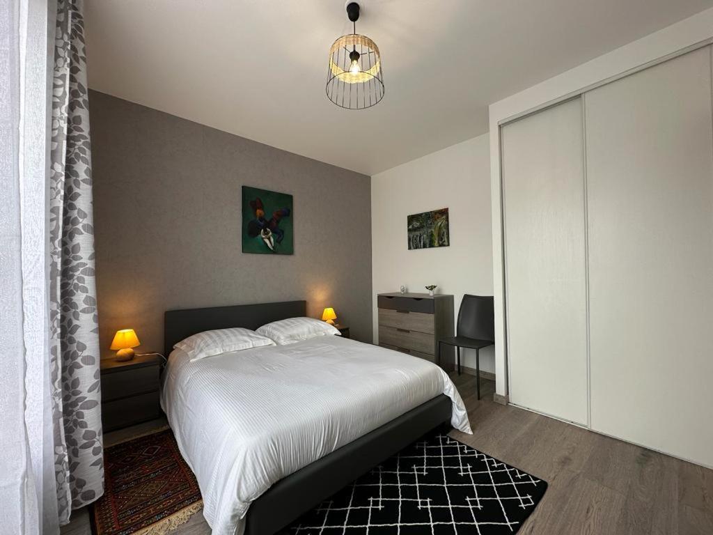 Spacious Flat Close To The Railway Station 特鲁瓦 客房 照片